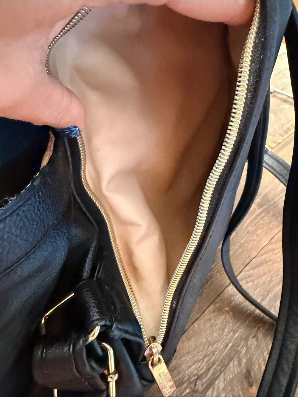 Itzy Ritzy Mini Plus Black Gold Vegan Leather Diaper Bag Backpack Noir